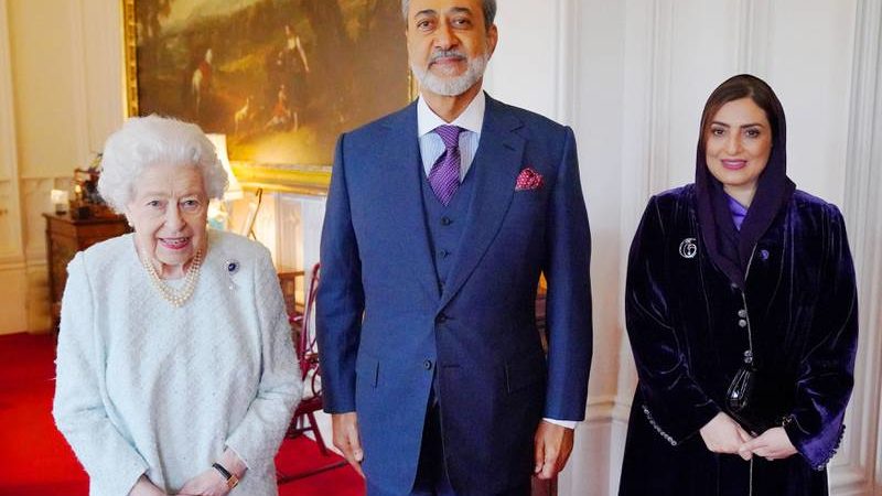 Queen Elizabeth hosts Sultan of Oman at Windsor Castle